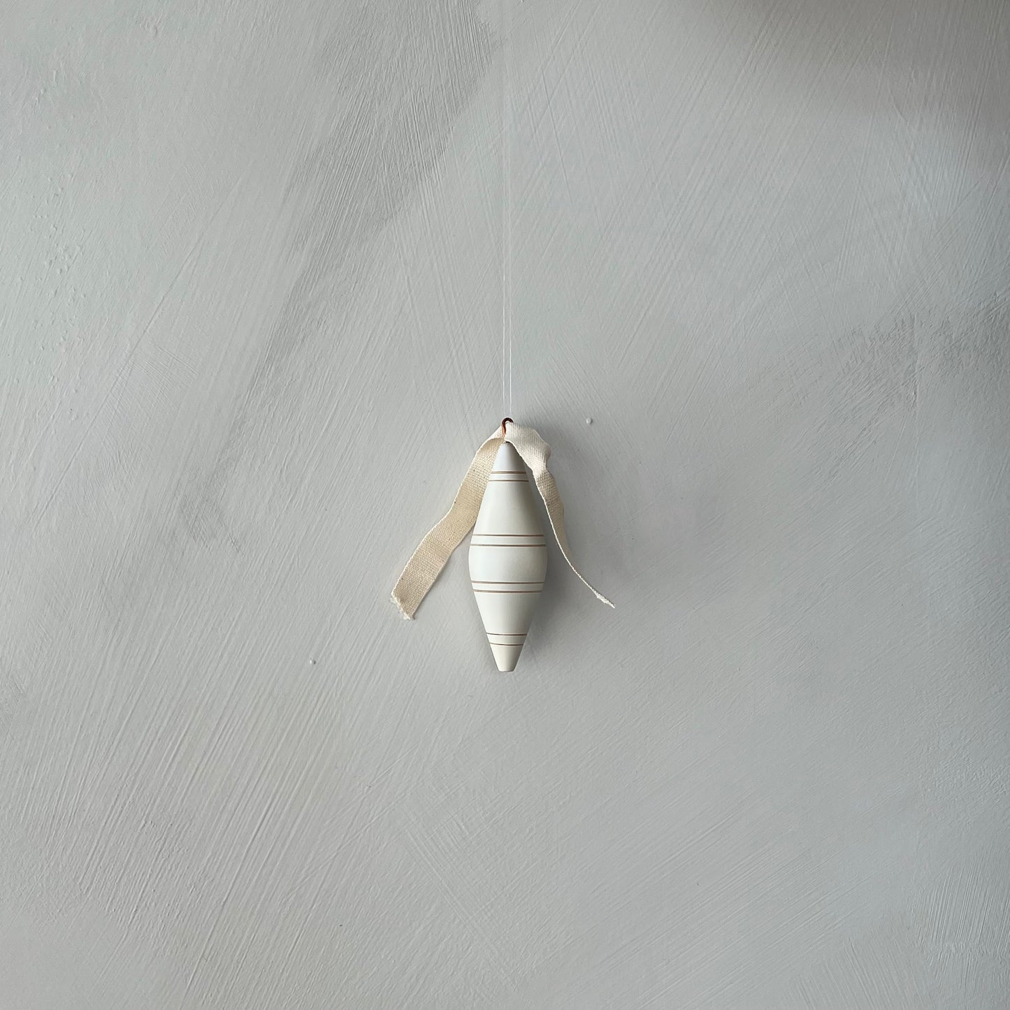 Ornements peints à la main-blanc doux