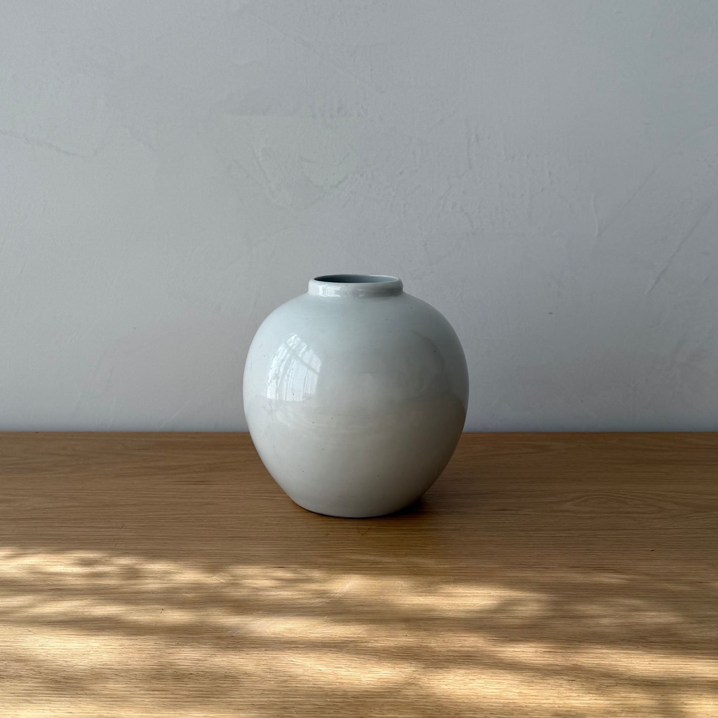 Hauer Market Isla White Pot - Contemporary