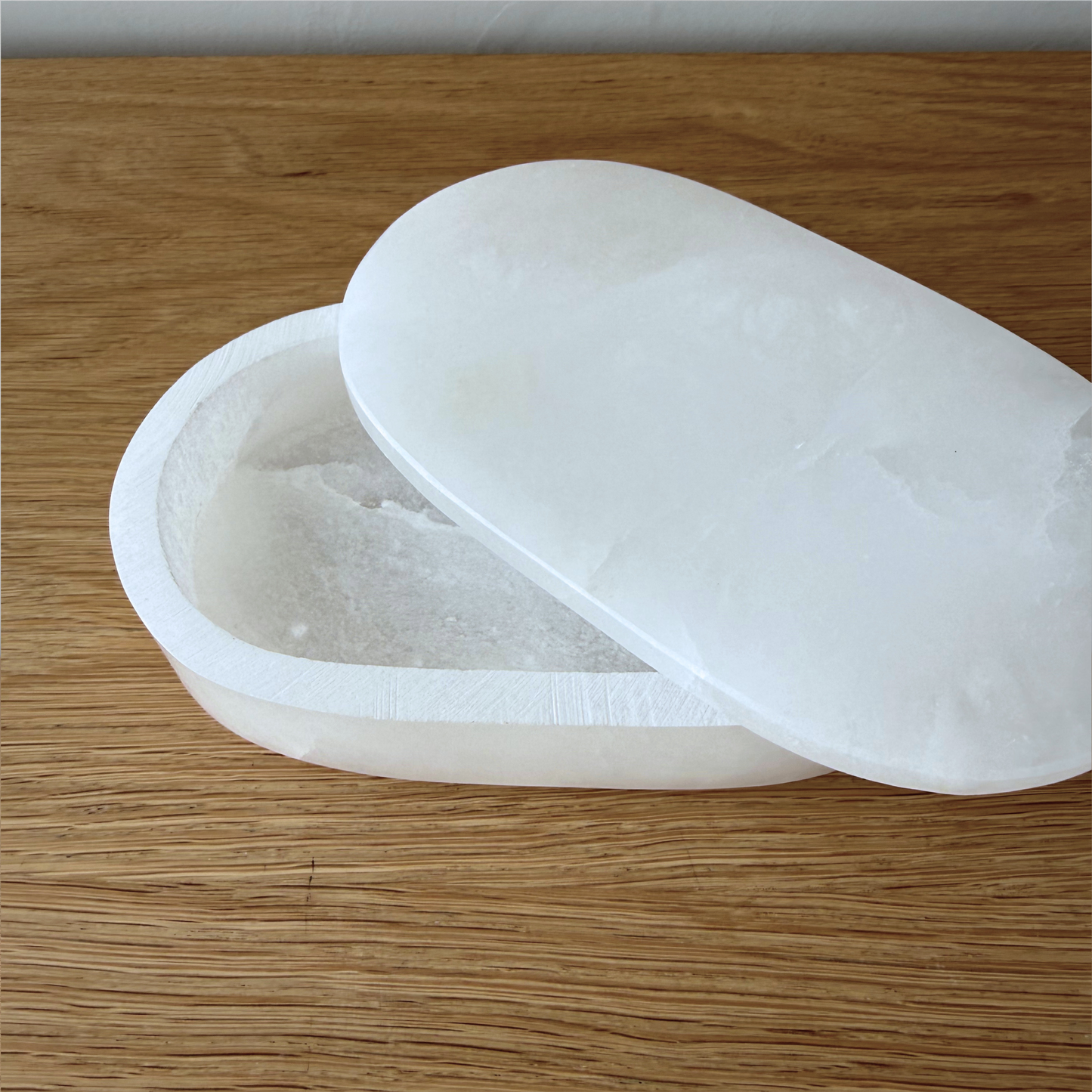 Alabaster Oval Display Box